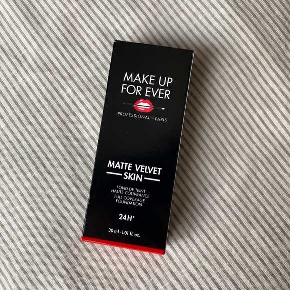 MAKE UP FOR EVER Matte Velvet Skin Liquid Shade Y235 Ivory Beige - Picture 2 of 6